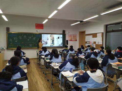 中国艺术课照片大全是一款包含中国艺术课程所有内容的图片集,适合艺术爱好者和学生使用