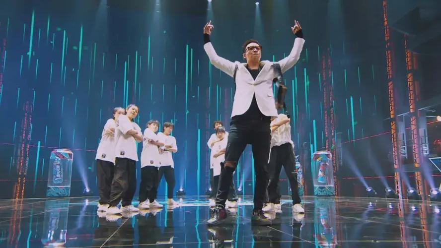 俄罗斯 RAPPER 潮水以其独特的音乐风格和才华横溢的表演赢得了众多粉丝的喜爱和尊重