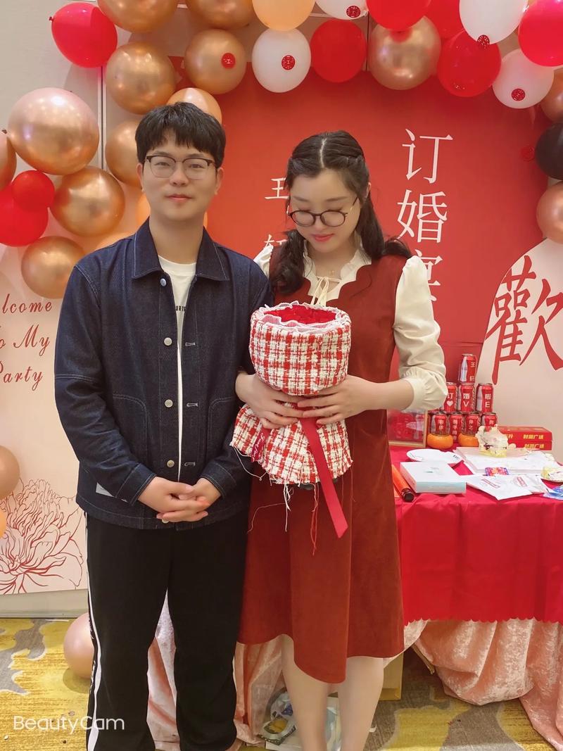 一亿小目标下的独特求婚与浪漫订婚仪式